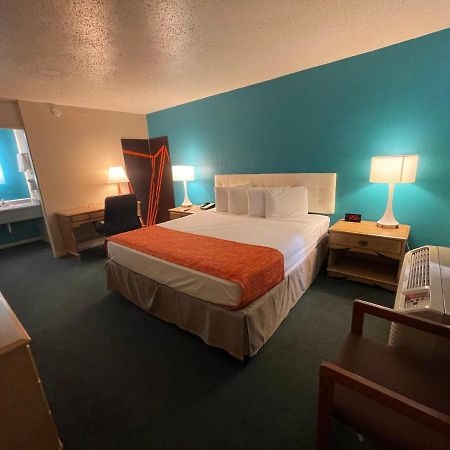 Howard Johnson By Wyndham Bakersfield Buitenkant foto