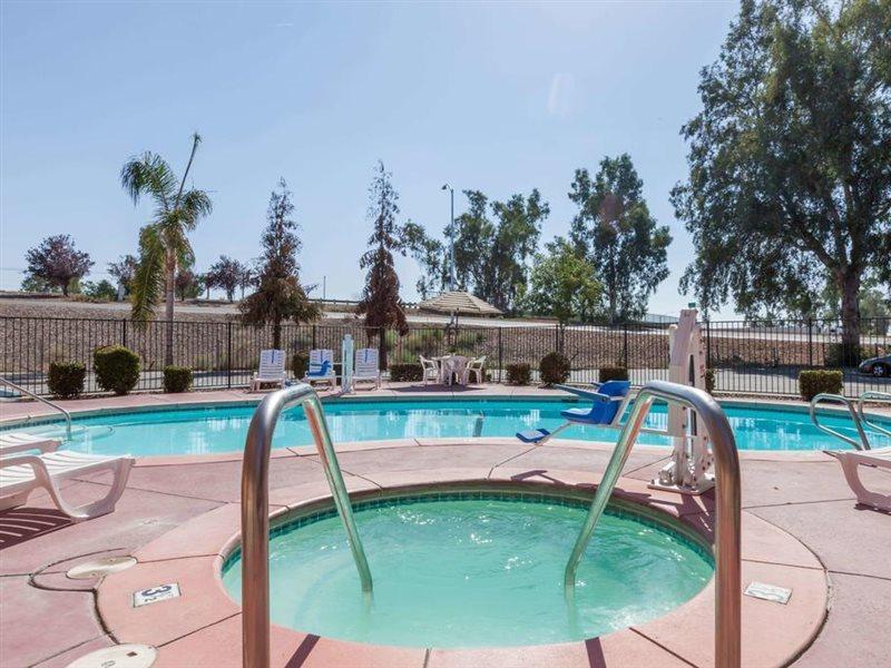 Howard Johnson By Wyndham Bakersfield Buitenkant foto