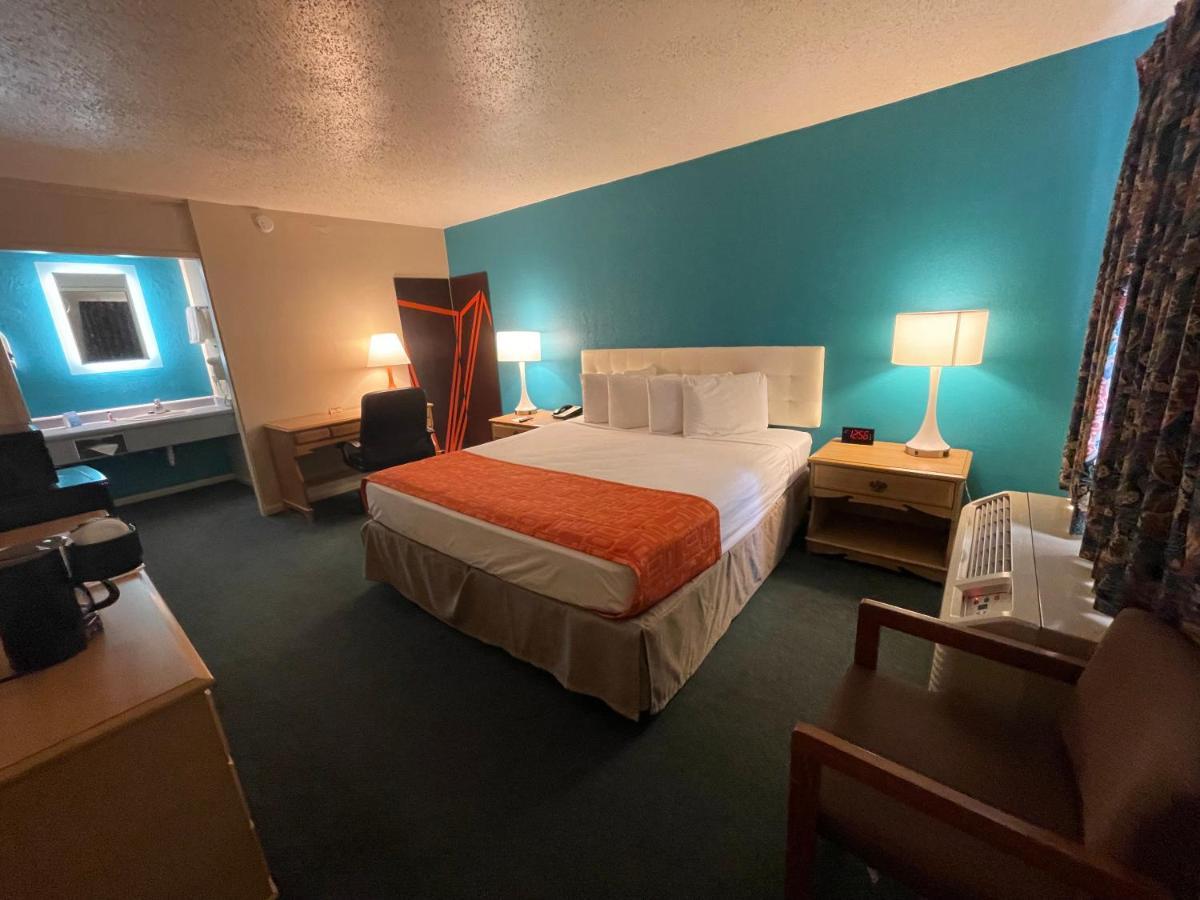 Howard Johnson By Wyndham Bakersfield Buitenkant foto