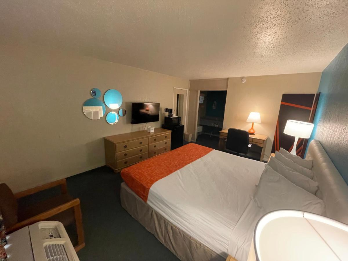 Howard Johnson By Wyndham Bakersfield Buitenkant foto