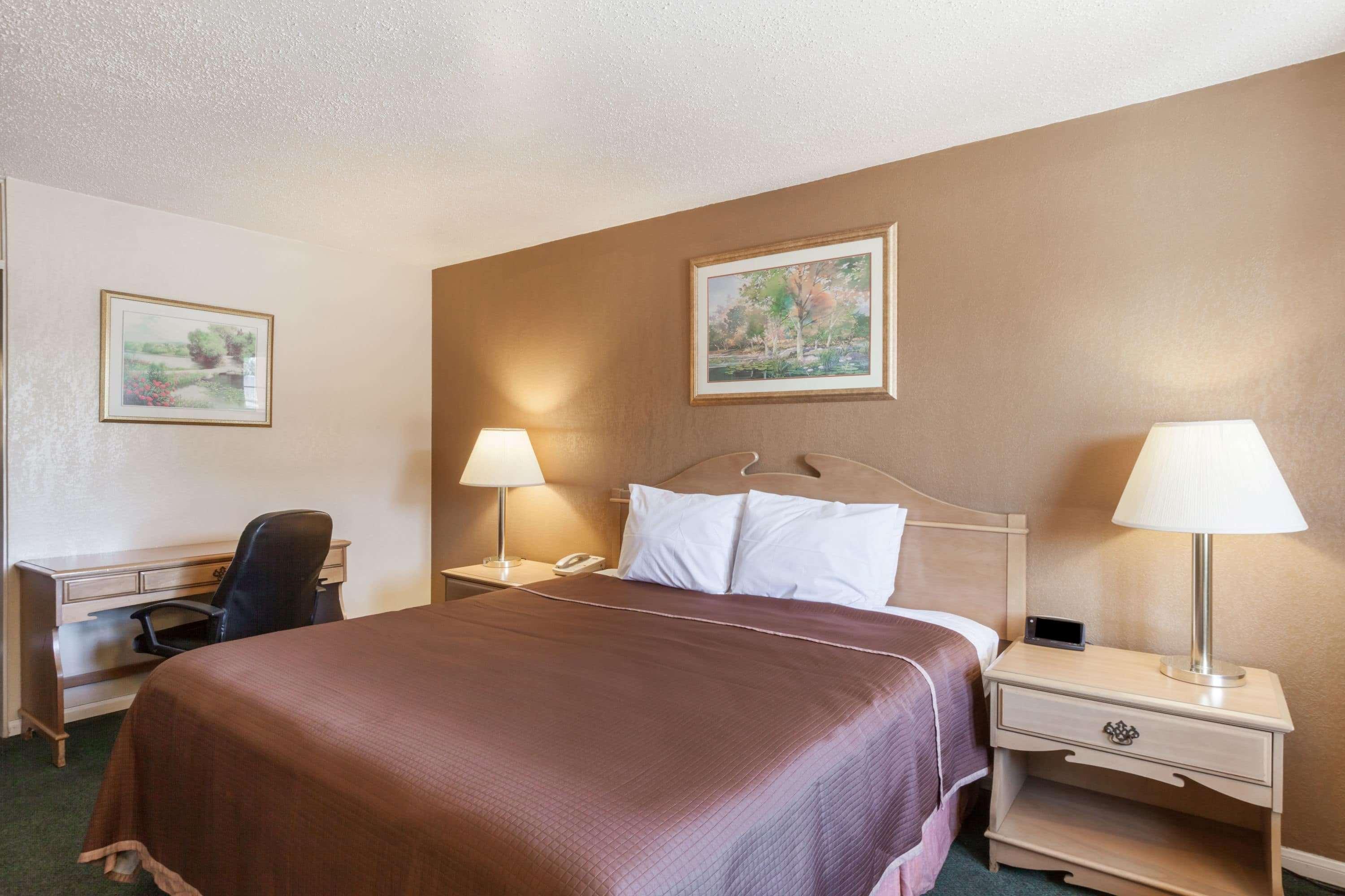 Howard Johnson By Wyndham Bakersfield Buitenkant foto