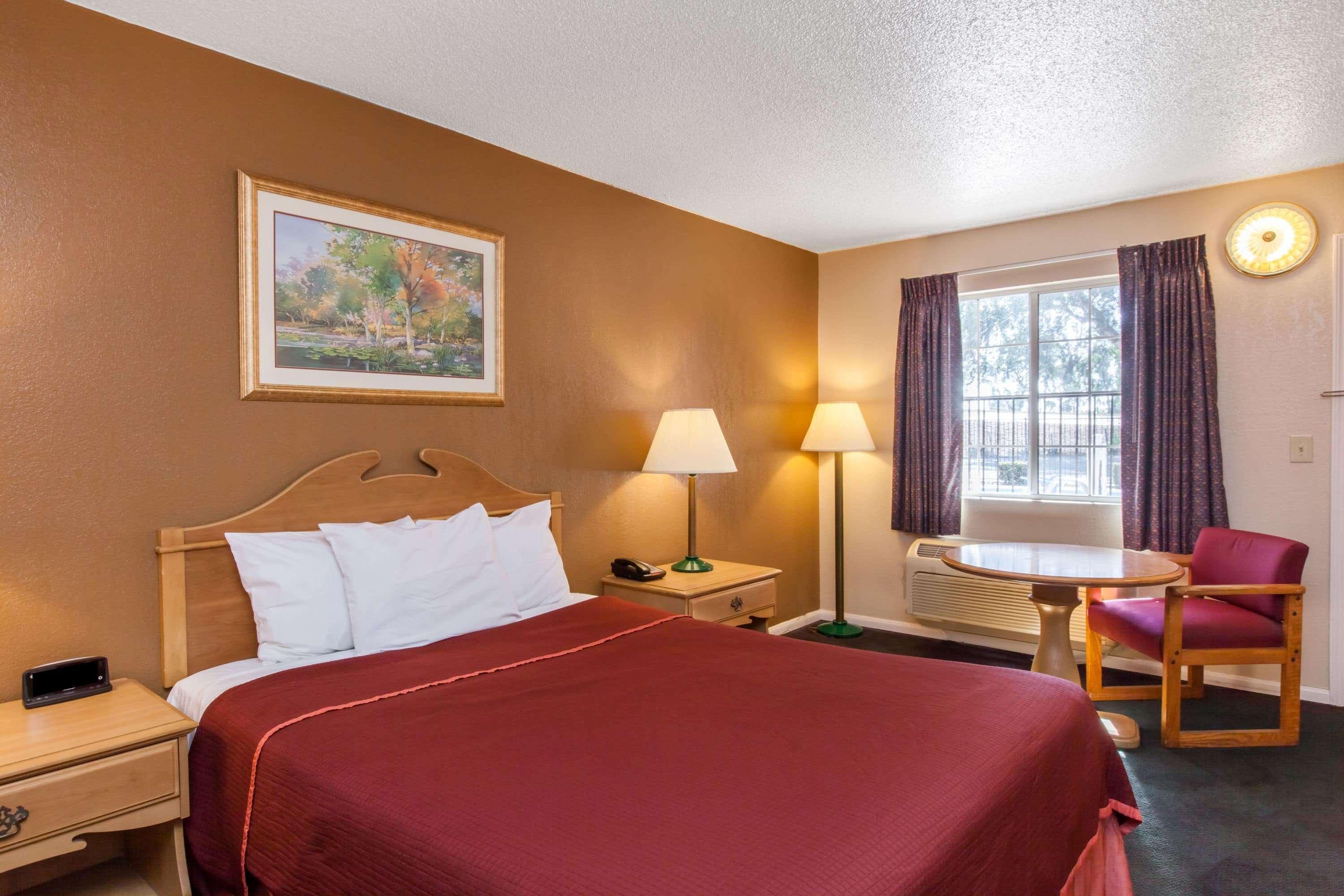 Howard Johnson By Wyndham Bakersfield Buitenkant foto