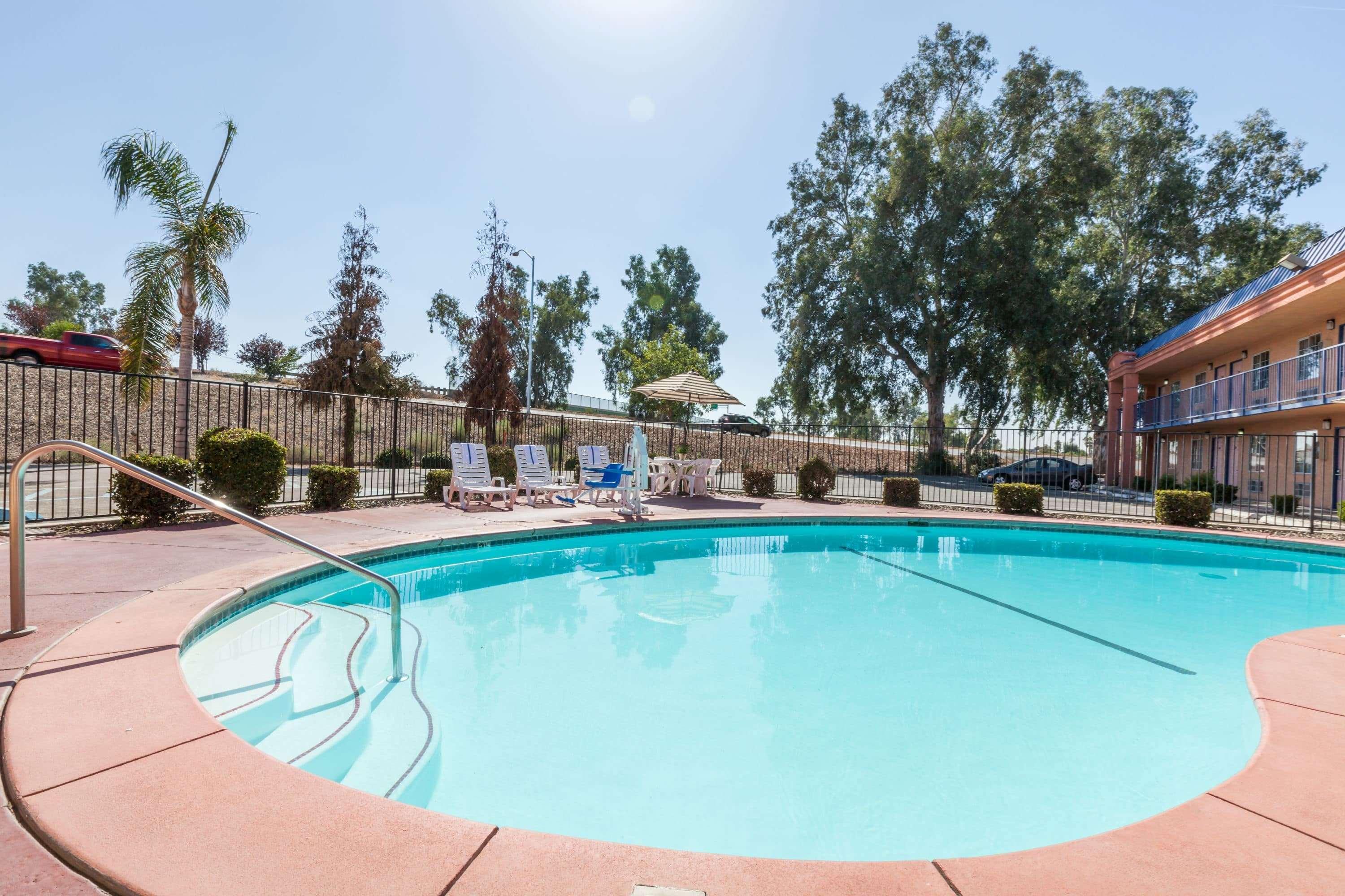 Howard Johnson By Wyndham Bakersfield Buitenkant foto