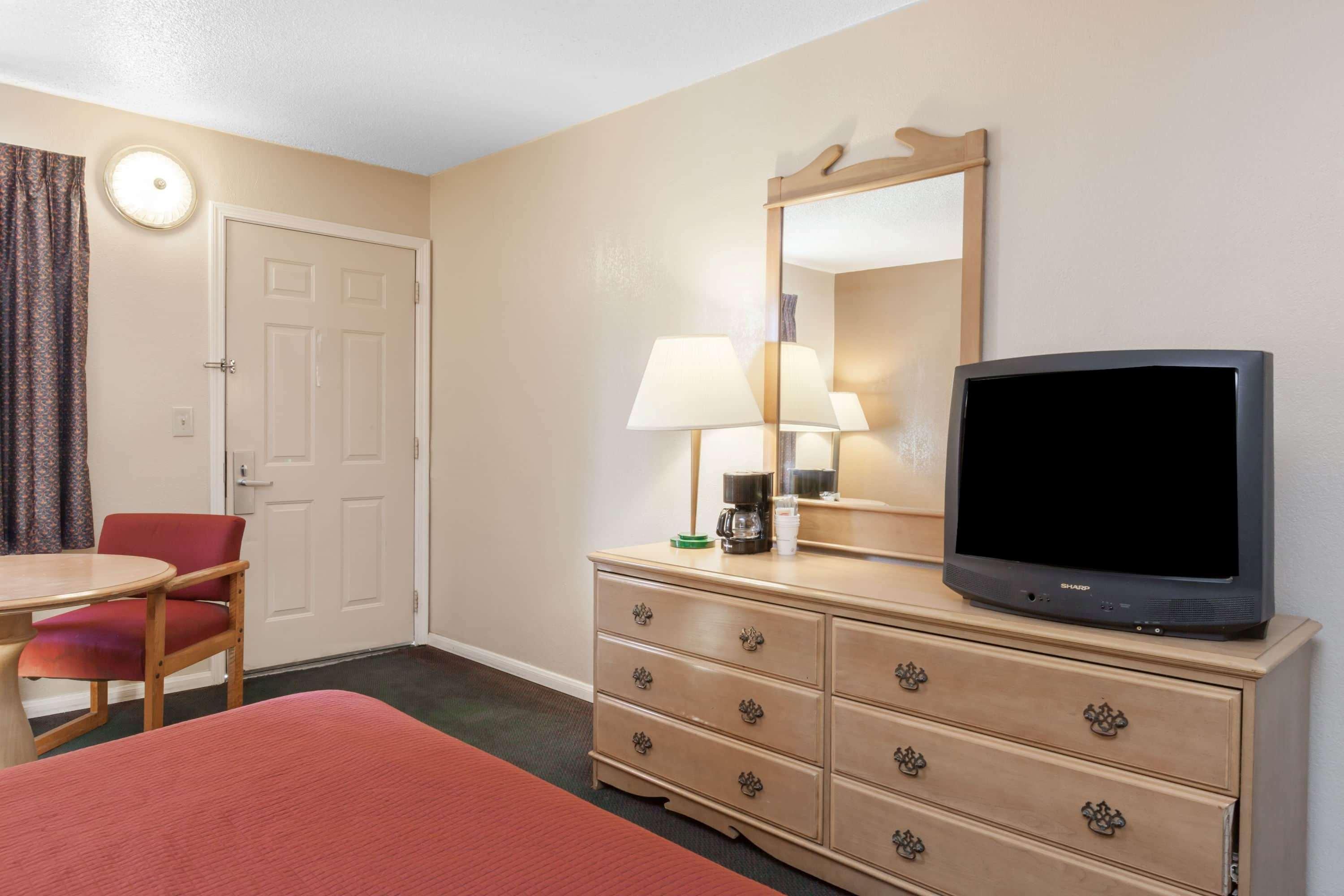 Howard Johnson By Wyndham Bakersfield Buitenkant foto