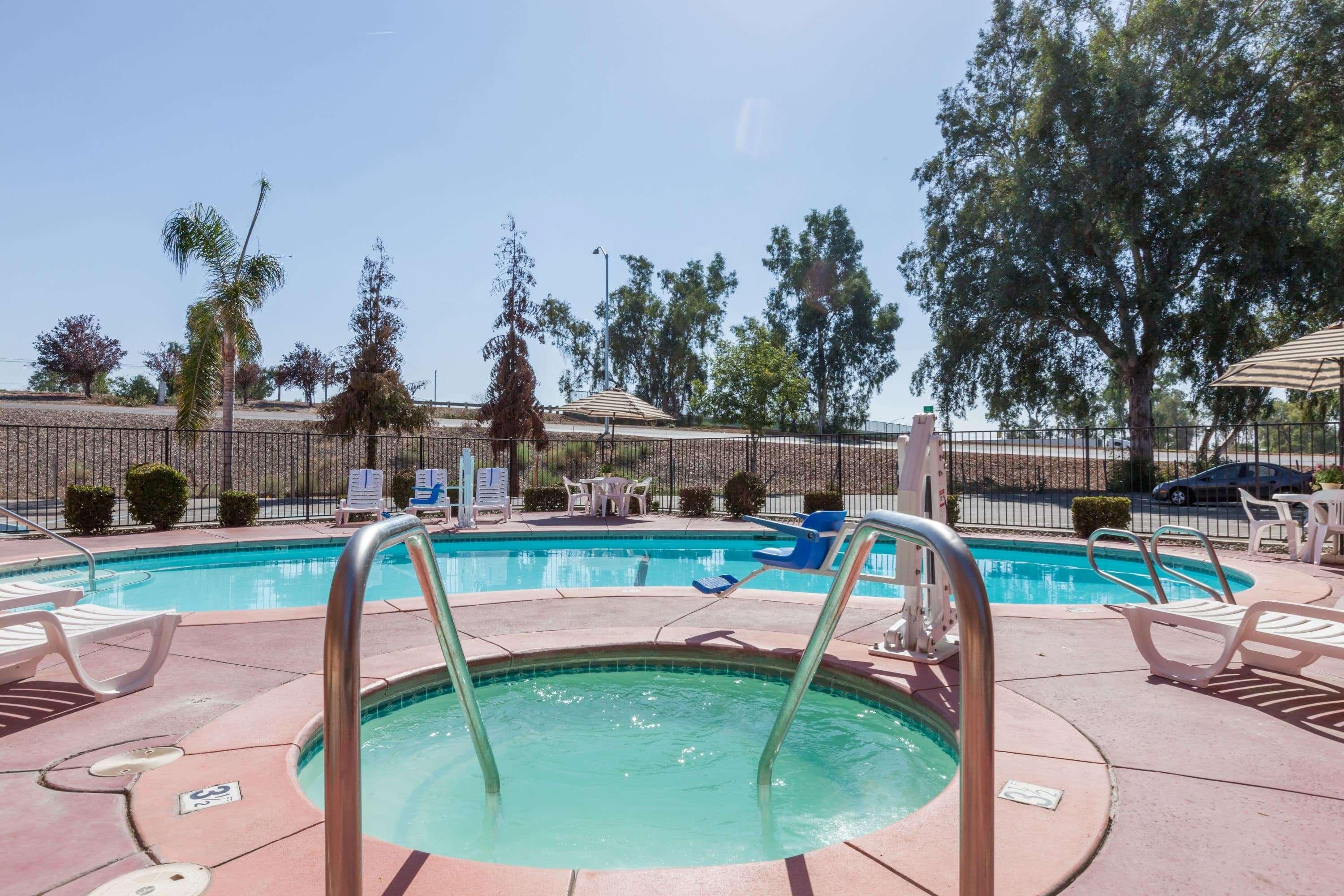 Howard Johnson By Wyndham Bakersfield Buitenkant foto